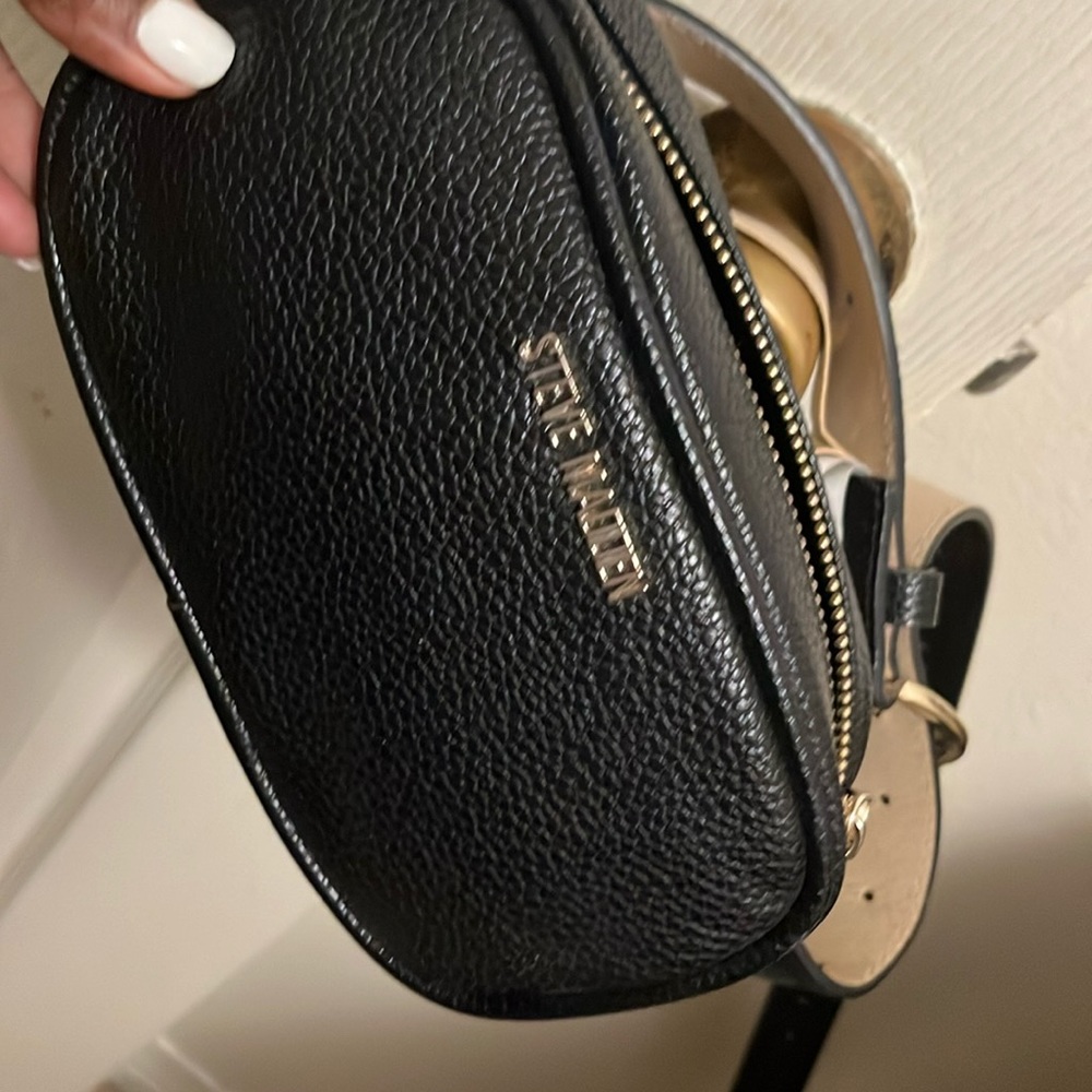 Black Steve Madden crossbody/ Fanny pack